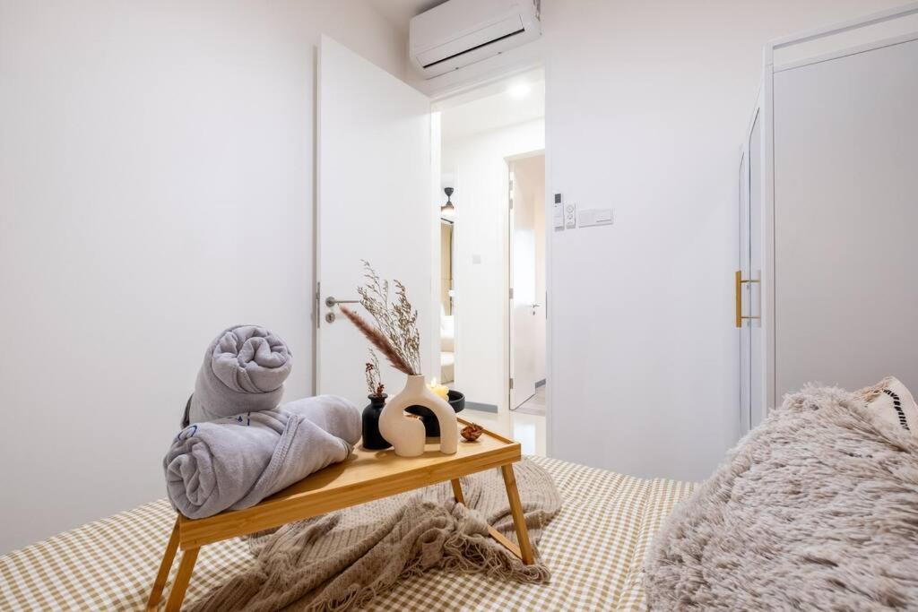Pangsapuri Chic Getaway Sweet Families3br2bath8pax, Aeon, Mitec