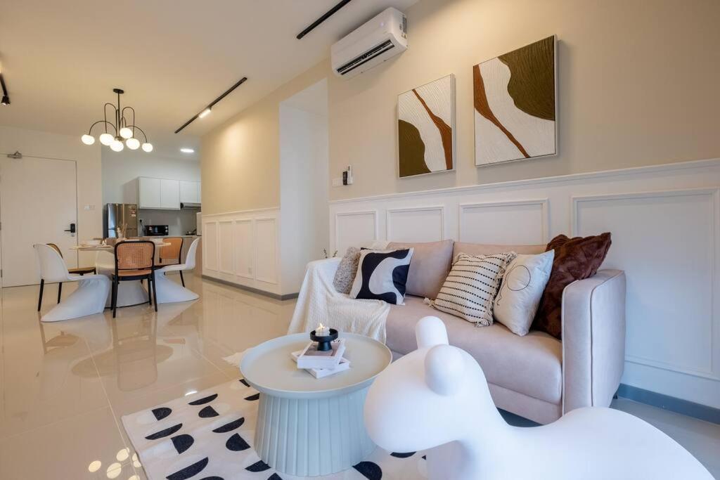 Pangsapuri Chic Getaway Sweet Families3br2bath8pax, Aeon, Mitec *
