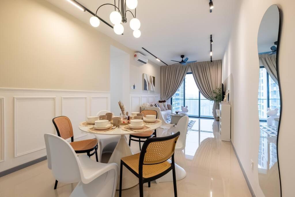 Chic Getaway Sweet Families3br2bath8pax, Aeon, Mitec Kuala Lumpur